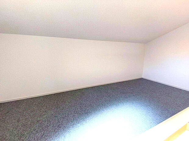 【【小屋裏収納】】小屋裏収納完備。居室の全空間を有効活用できます。