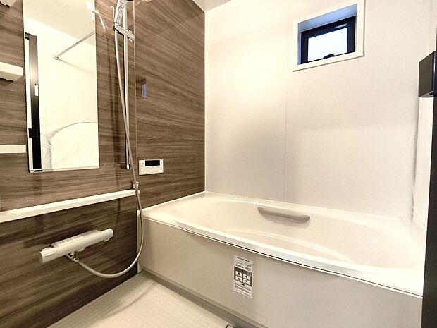 【【1坪タイプバスルーム】】窓のある浴室で快適に入浴！換気も気軽に！