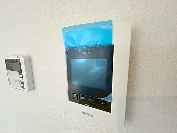 【【モニター付きインターホン】】玄関を確認しなくても誰が来たのかすぐわかります。訪問者を確認してから会話することができますので安心して対応できます♪