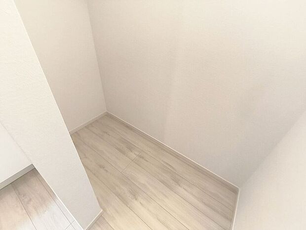 【【リネン庫】】タオルや洗剤のストックなどあると大変便利な収納です。