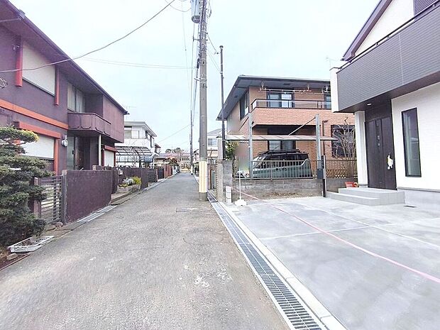【前面道路】前面道路は4mの道路です。
