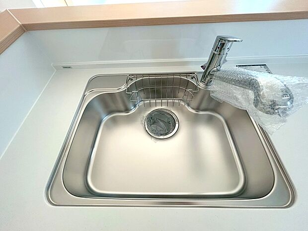 【【浄水器】】浄水器をスリムに内蔵したハンドシャワー式の水栓金具です。いつでもおいしい水をいつでも手軽に使えます