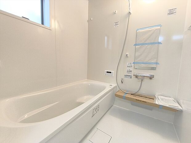 【浴室】一日の疲れを癒すための心地よいバスタイムを演出する浴室はゆとりあるサイズを採用。浴室乾燥機付き！