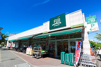 Fuji百草園店 558ｍ
