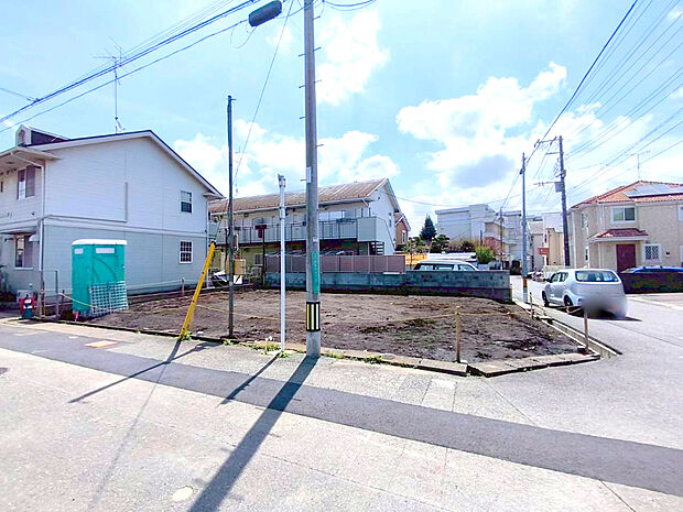 【現地外観写真】開放感のある街並み。「ゆったりとした環境で子育てがしたい」ママ・パパにぜひ現地をみてもらいたい物件です！