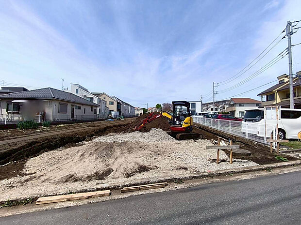 【現地外観】建物の基礎・構造といった目には見えにくい部分もしっかりこだわったお家です。安心して永くお住まいいただけます。