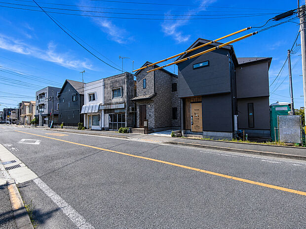 【前面道路含む現地写真】北側11ｍ公道に面しています