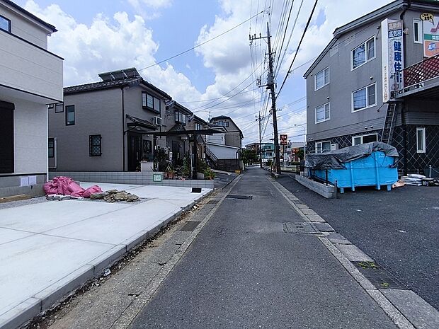 【前面道路】前面道路は約4mの道路です。
