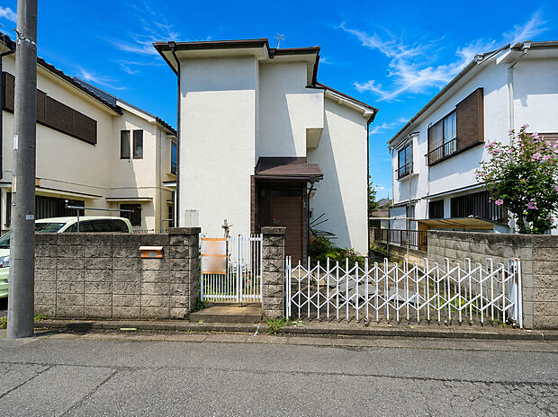 【現地外観】南からの暖かな陽射しが建物を優しく包みます