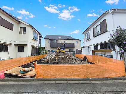 前面道路含む外観