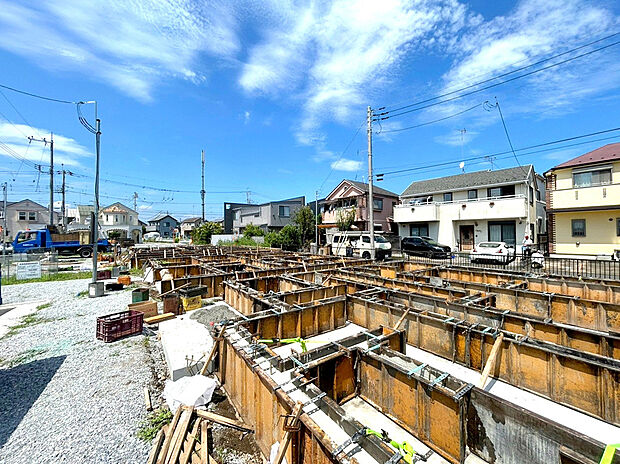 【現地写真】浄水器や浴室乾燥機など、毎日の生活を快適にする設備も充実しています。
