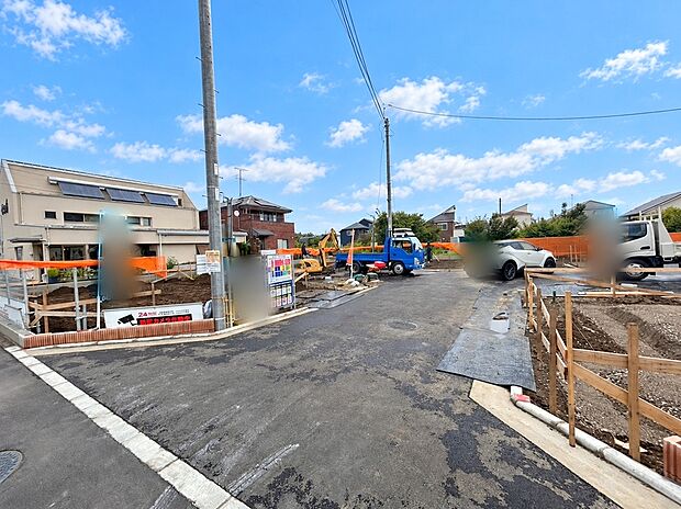 【前面道路】前面道路は住宅地専用の道路。車通りも少なく、子育てにも安心です。
