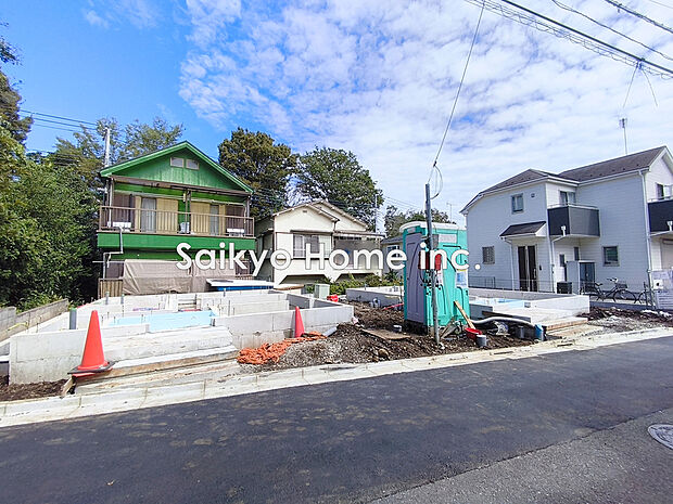 【現地外観】学校やお買い物施設もお近くです。住環境は良好です。