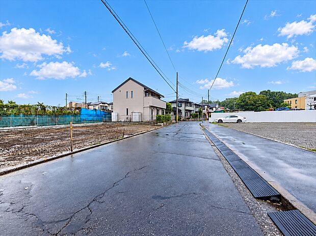 【前面道路】前面道路は7.39メートル。ゆとりもあり車庫入れもスムーズにできますね。