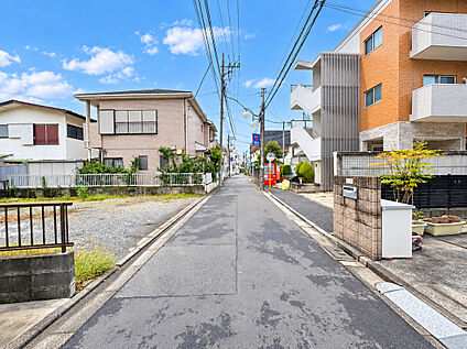 前面道路含む外観