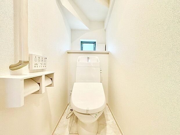 【【ウォシュレット付きトイレ】】快適な温水清浄便座付。いつも使うトイレだからこそ、こだわりたいポイントですね。
