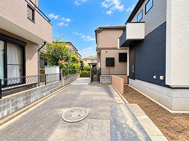 【前面道路】前面道路は私道約4.2ｍです。