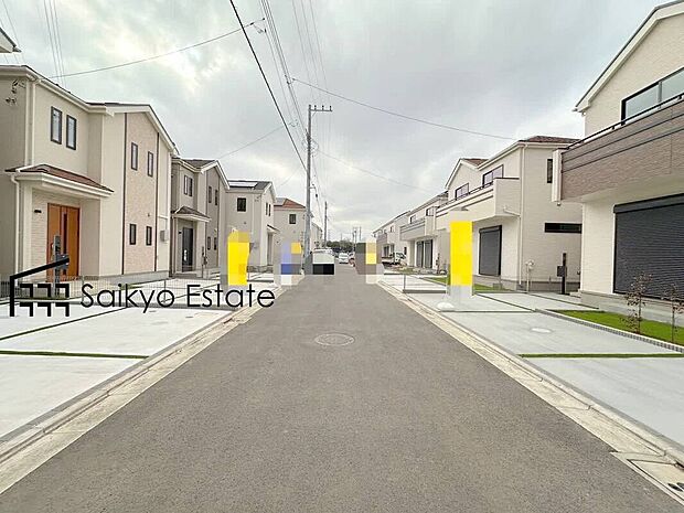 現地外観を含む前面道路