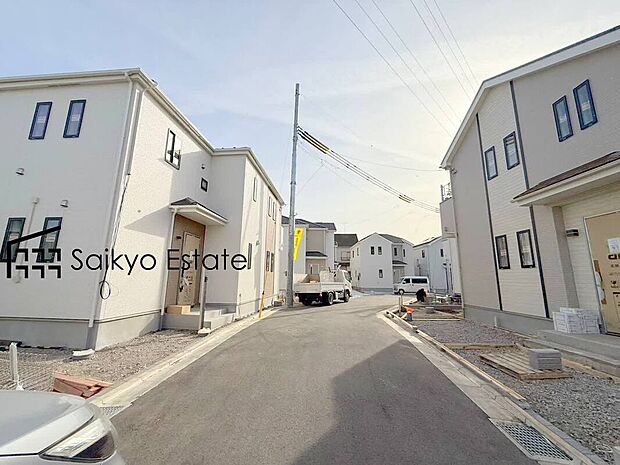 現地外観を含む前面道路