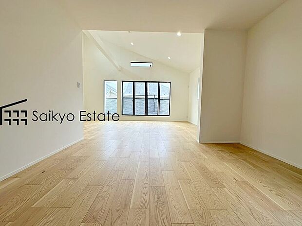 【リビング】家族みんなが集い、楽しい会話と美味しいごはん。何気のない家族団らんの時間。そんな幸せを感じさせてくれる場所になります!