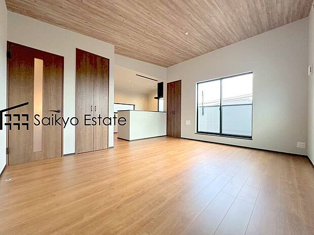 【リビング】リビングには床暖房を完備。冬でもポカポカ快適空間!空気を汚さずに室内を快適な温度に保ちます。