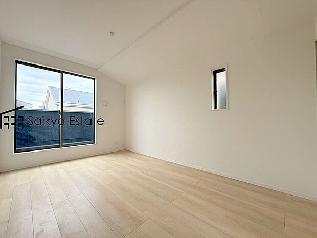 【洋室(1号棟)】2面採光で明るく風通しも良好です!天気の良い日は是非窓を開けて空気の入れ替えをしてみるのはいかがでしょうか♪