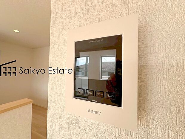 【【TVモニター付きインターホン】】TVモニター付きインターホンは、玄関に行かなくても誰が来たのか確認でき、お子様のお留守番も安心です。