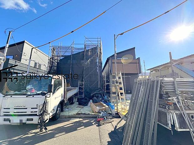 【現地外観】保育園、小学校、中学校など教育施設が徒歩圏内に点在。お子様を目の届く範囲で通学させることができ、家族に安心なロケーションです!