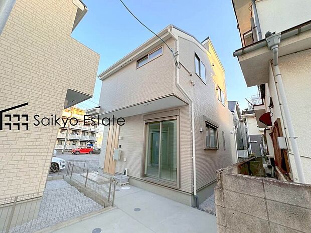 【現地写真】各棟15帖以上の広々LDK!居室が3部屋!1階リビング、水回り集中のスタンダードプラン♪