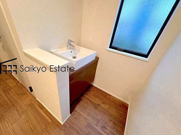 【セカンド洗面】「セカンド洗面」を1階ホール部分に設置。帰宅後すぐにうがいや手洗いができ、ウィルス対策になります。