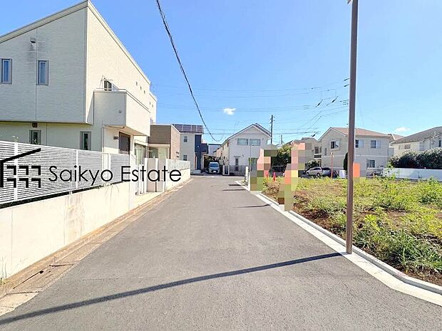 【前面道路】前面道路、幅員がございますので、駐車もスムーズに行えます!駐車が少し苦手なママさんでも安心ですね♪