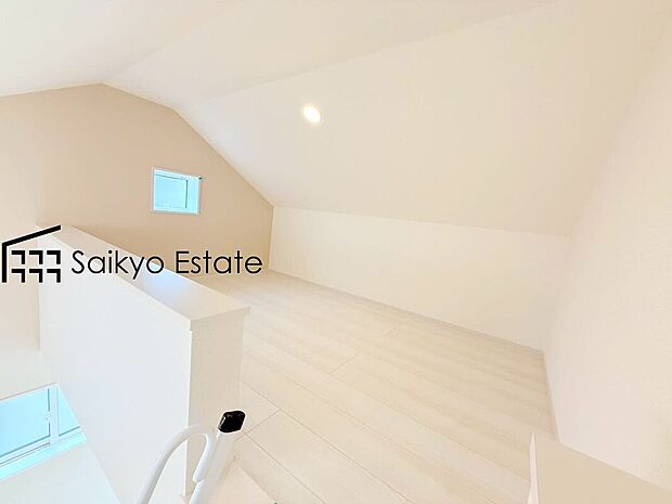 【ロフト(1号棟)】ロフトは季節物や使用頻度の低い物の収納に重宝いたします。人目につかない空間なので、お好きなように物を保管できる便利なスペースです!