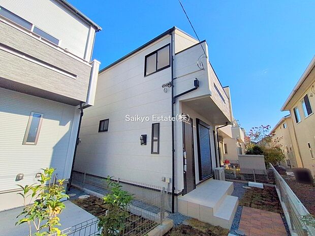 【外観(2号棟)】小学校まで徒歩約5分、中学校まで徒歩約10分でお子様が無理なく通える距離です。保育園や幼稚園も近くに多数あり、子育てファミリーには嬉しい環境です!