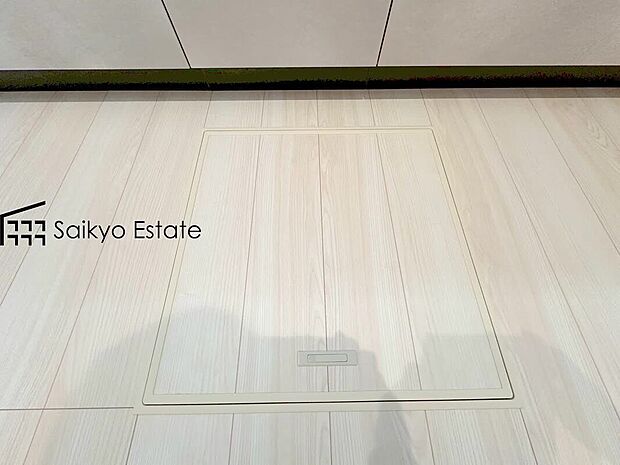 【床下収納】「床下収納」は日用品のストックや、使用頻度の低い物などを収納するのに便利なスペースです。