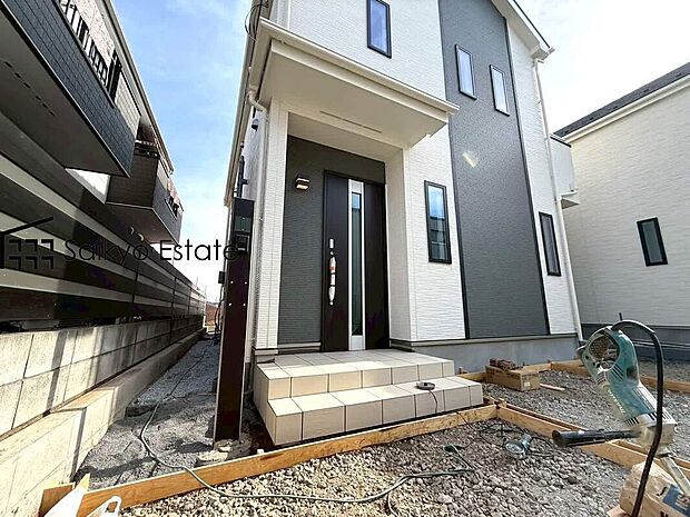 【玄関】長期優良住宅！住宅性能表示制度において7項目の最高等級を取得！建物の劣化軽減や構造の安定、耐震性などに優れた確かな品質の住まいです！