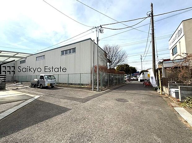 【前面道路】交通量の少ない前面道路ですので、小さなお子様がいらっしゃるご家庭でも安心してお住まいになれます。