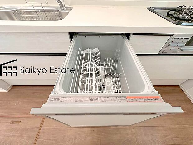 【食洗機】「ビルトイン食洗機」は手洗いよりも経済的で家計に優しく、家事の負担を軽減してくれるママの強い味方ですね。
