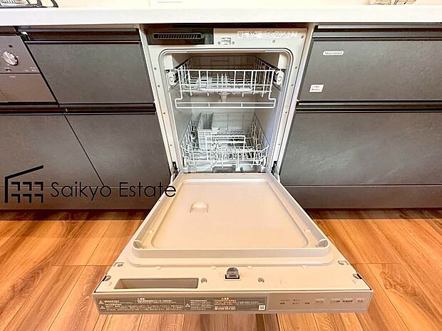 【食洗機】「ビルトイン食洗機」は手洗いよりも経済的で家計に優しく、家事の負担を軽減してくれるママの強い味方ですね。