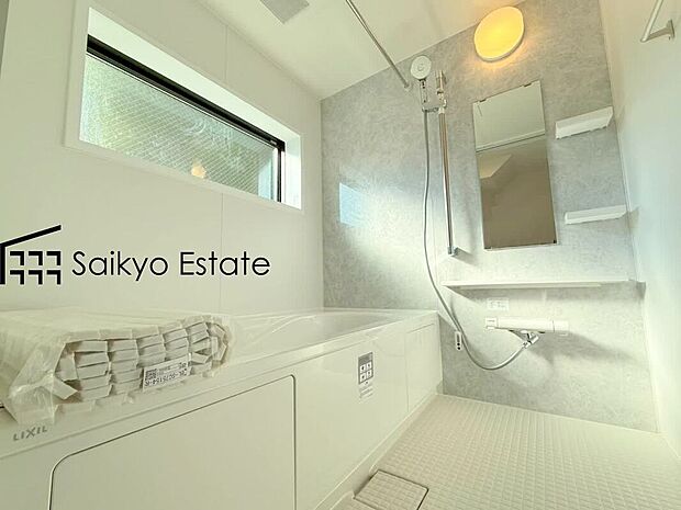 【浴室】一日の疲れを癒してくれる一坪タイプの広々バスルーム♪雨の日のお洗濯にも大活躍な浴室暖房乾燥機付きです！