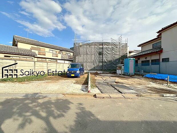 【現地外観】「練馬区立ふれあい公園」まで徒歩約8分、野球場や陸上競技場がある「城北中央公園」まで徒歩約12分など周辺は公園が点在する緑豊かな住環境です。この機会に是非、周辺環境も併せて現地をご覧ください。