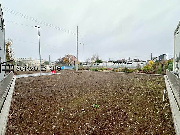 【現地外観】スーパーまで徒歩約6分、コンビニまで徒歩約5分など、周辺は商業施設が充実した暮らし便利な立地です!急なお買い物も安心です♪