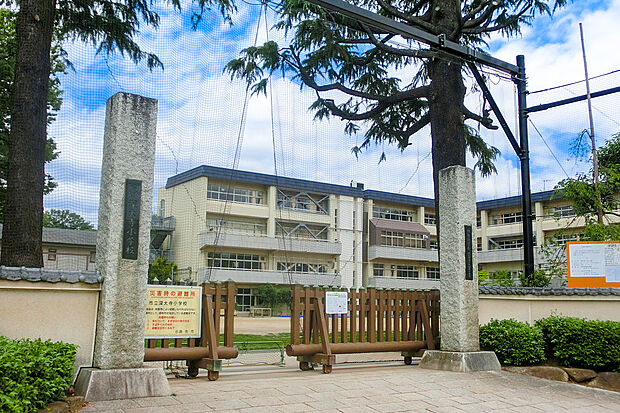 調布市立深大寺小学校（約350m）