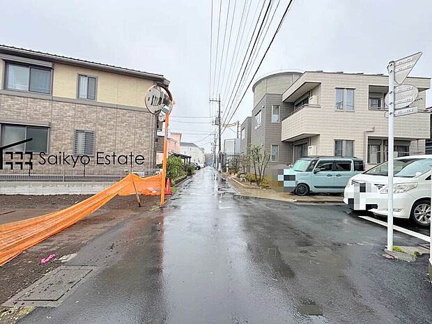 【前面道路】交通量の少ない前面道路ですので、小さなお子様がおられるご家庭でも安心してお住まいいただけます。