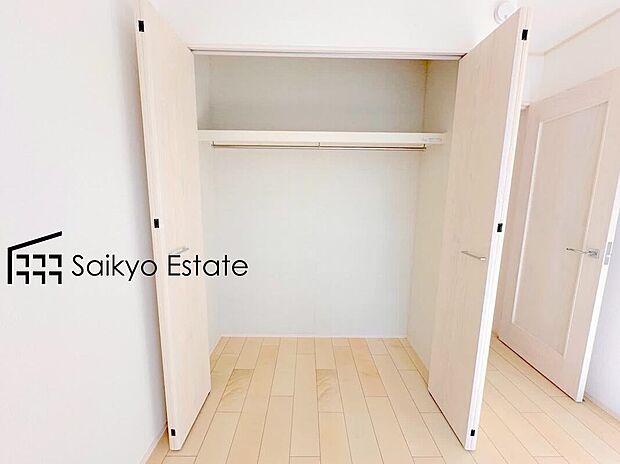 【収納（施工例）】各居室に収納を完備しておりますので、居室の全空間を有効活用出来ます。自分好みのお部屋で、ゆったりお寛ぎ頂けます。