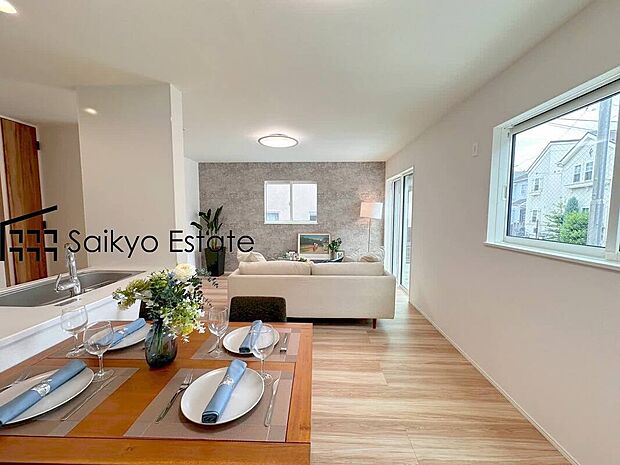 【リビング【施工例】】リビングには床暖房を完備。冬でもポカポカ快適空間！空気を汚さずに室内を快適な温度に保ちます。