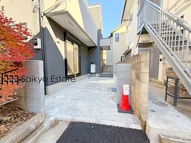 【駐車場】駐車2台可能です！来客時などに便利な他、セカンドカーをお持ちの方、購入をご検討の方は必見です！
