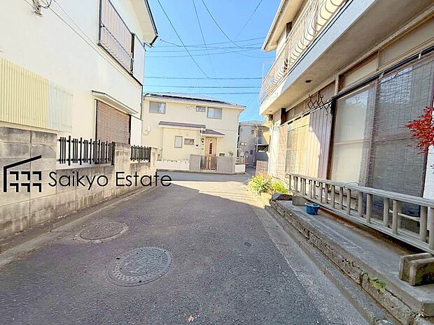 【前面道路】交通量の少ない前面道路ですので、小さなお子様がおられるご家庭でも安心してお住まいいただけます。
