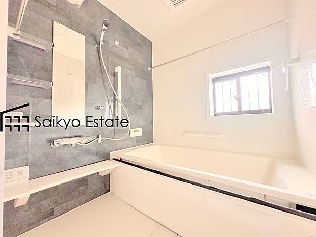 【浴室【施工例】】一日の疲れを癒してくれる広々バスルーム♪雨の日のお洗濯にも大活躍な浴室暖房乾燥機付きです！