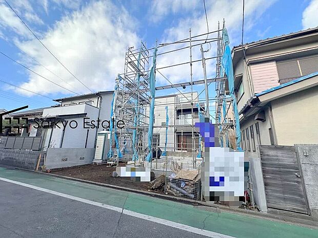 【現地写真】ゆとりのLDKに居室が3部屋！約5.25帖のロフト付き！大型WICやホール収納など豊富な収納スペース！食洗機や床暖房など暮らしを彩る充実の設備仕様！