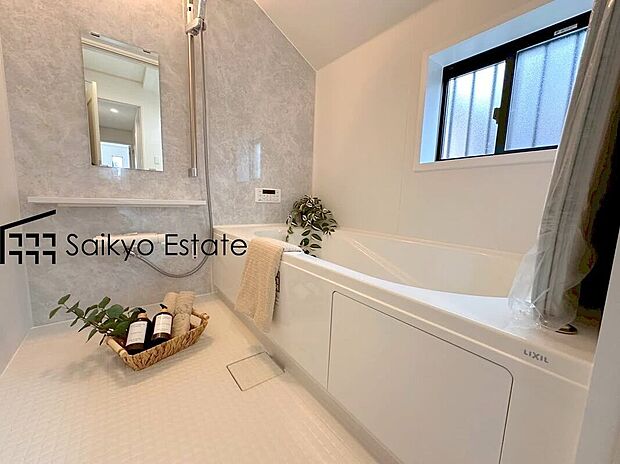 【浴室【施工例】】一日の疲れを癒してくれる一坪タイプの広々バスルーム♪雨の日のお洗濯にも大活躍な浴室暖房乾燥機付きです！
